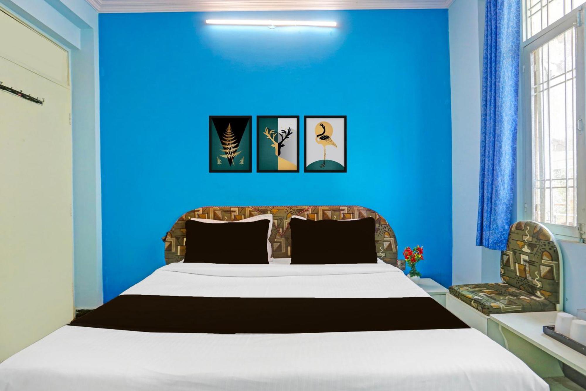 Hotel Super Collection O Bani Park Near Collectorate Circle Formerly Anuja Palace *